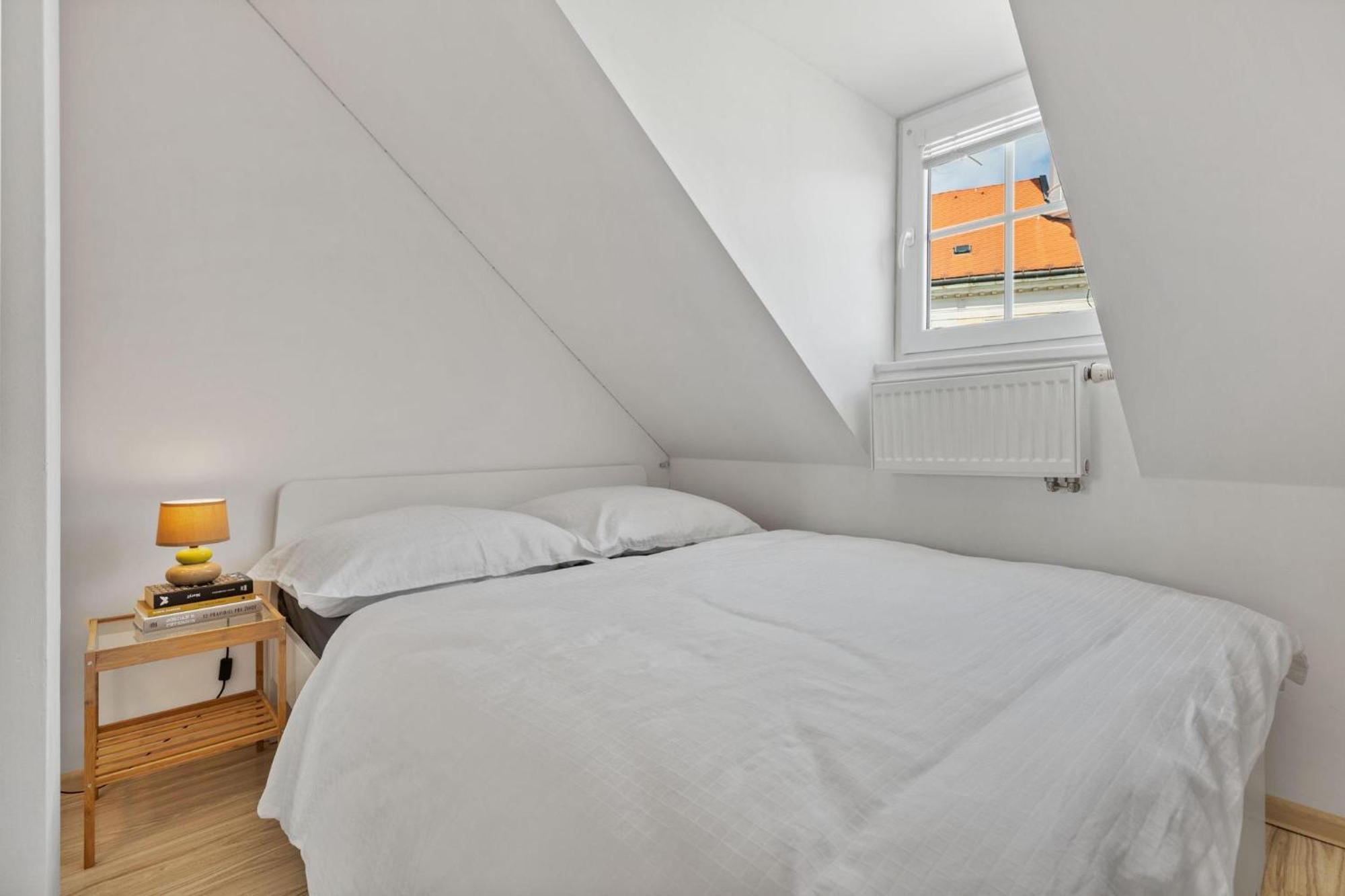 Apple Apartment Братислава Экстерьер фото