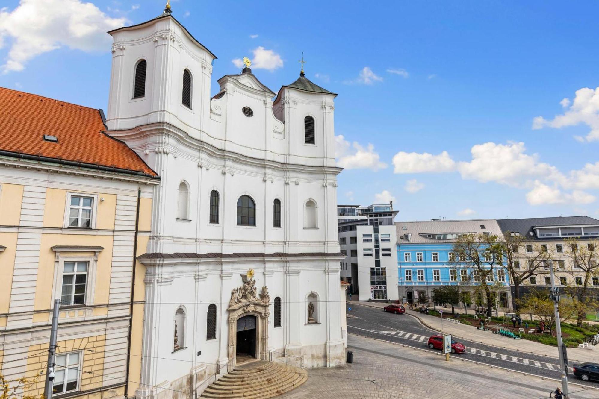 Apple Apartment Братислава Экстерьер фото